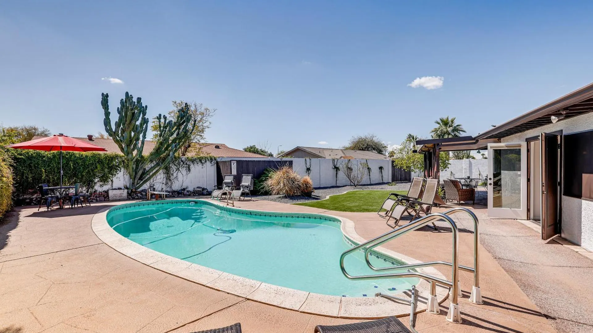 Villa Scottsdale Getaway With Private Pool And Grill!